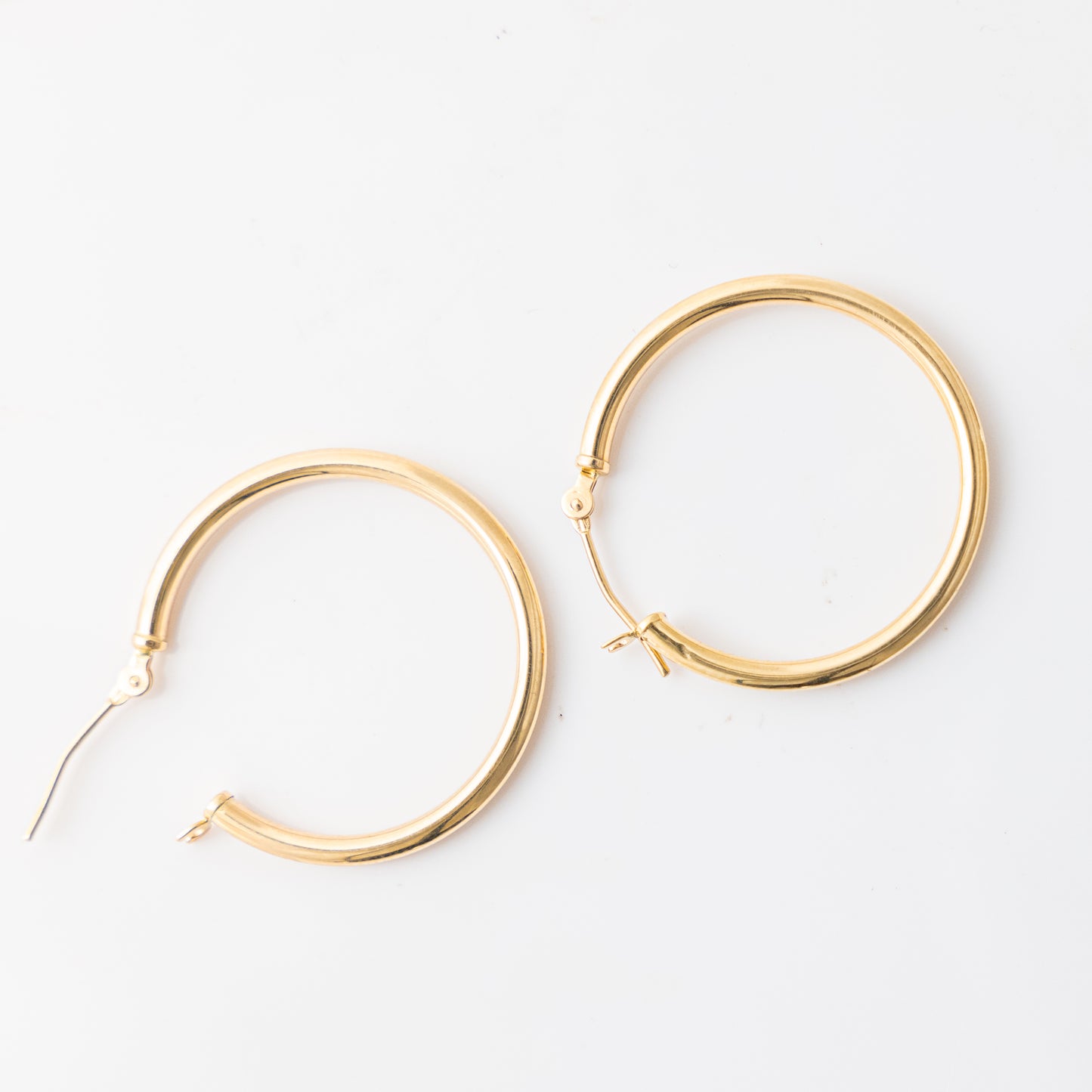 25 x 2mm Snap Hoop Earrings